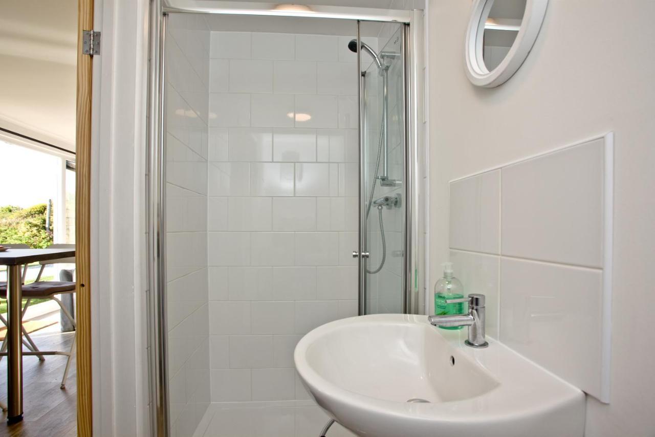 Wheal Prosper- Beautifully Fitted Wooden Lodge Helston Cornwall Ngoại thất bức ảnh