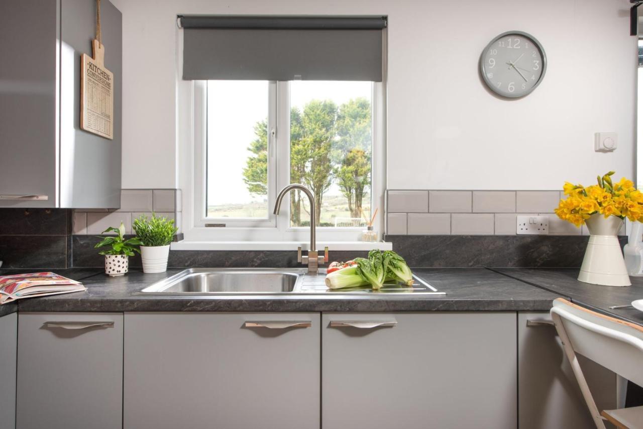 Wheal Prosper- Beautifully Fitted Wooden Lodge Helston Cornwall Ngoại thất bức ảnh