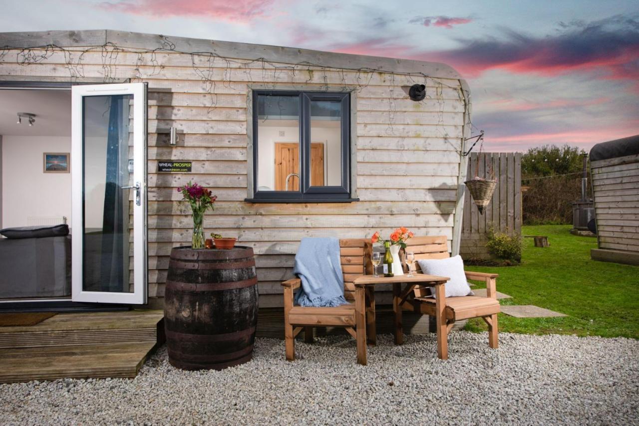Wheal Prosper- Beautifully Fitted Wooden Lodge Helston Cornwall Ngoại thất bức ảnh