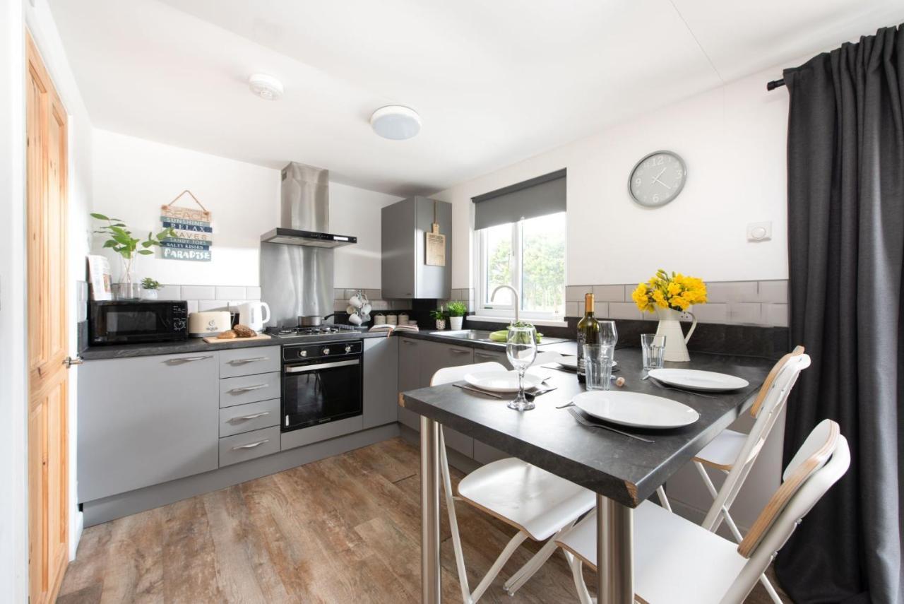 Wheal Prosper- Beautifully Fitted Wooden Lodge Helston Cornwall Ngoại thất bức ảnh