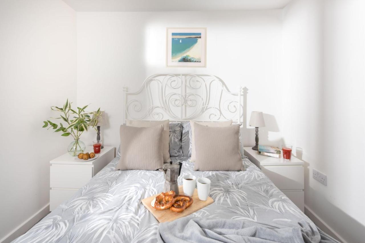 Wheal Prosper- Beautifully Fitted Wooden Lodge Helston Cornwall Ngoại thất bức ảnh