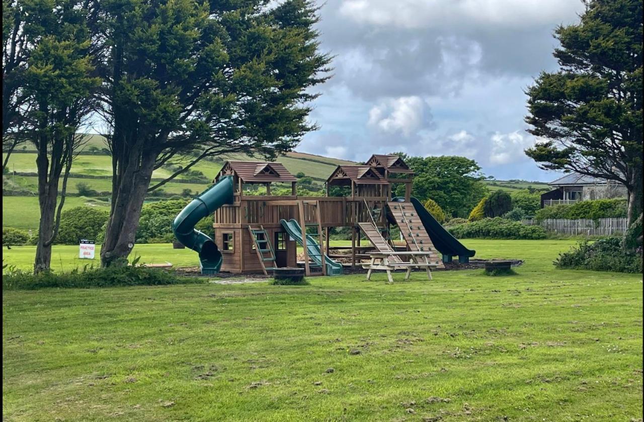 Wheal Prosper- Beautifully Fitted Wooden Lodge Helston Cornwall Ngoại thất bức ảnh
